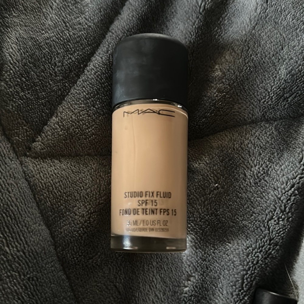 MAC NC20 Studio Fix Fluid Foundation SPF 15